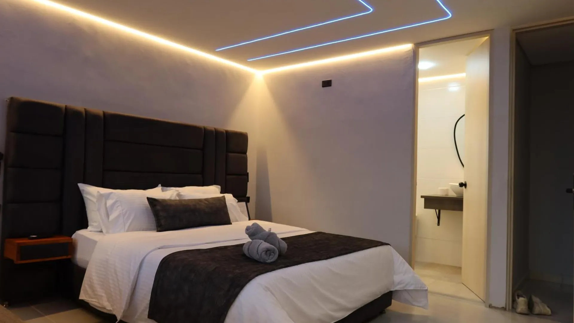 Hotel California Itagüí 0*,  Colombia